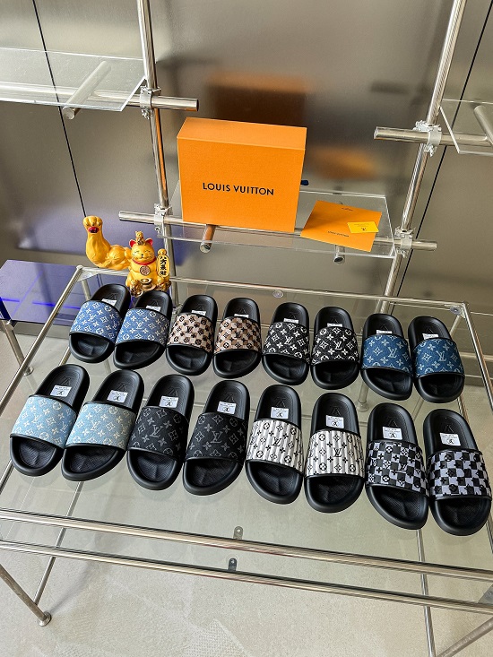 LV SANDALS